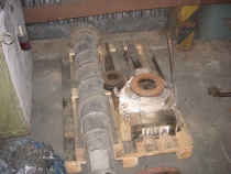 Working cylinder and housing